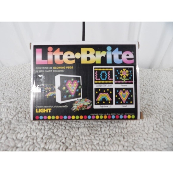 Hasbro Lite Brite Mini  Lite Board + 85 Pegs, New Sealed - Picture 1 of 4